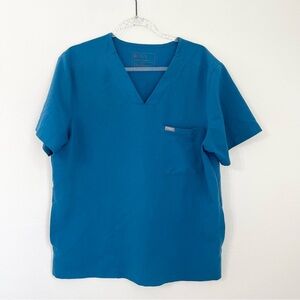 FIGS Chisec Three-Pocket Men’s Blue Scrub Top. Uniform Size L